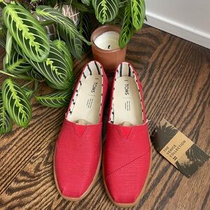 Tom’s Classics Red